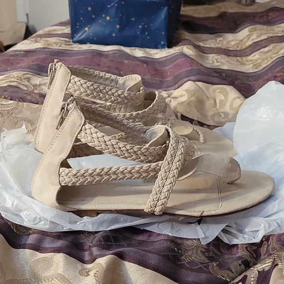 Cream/tan/beige women's sandals size 6 - Picture 4 of 7